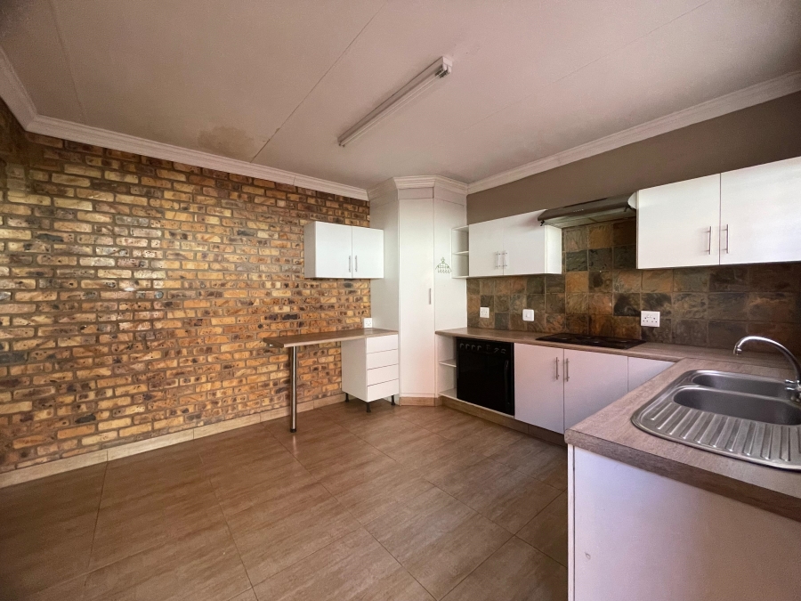 6 Bedroom Property for Sale in Ifafi North West